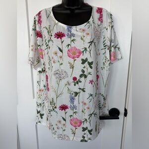 women’s sz 2X  beautiful spring flower inspired comfortable scoop neck tee -